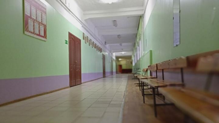 В Саратовской области эвакуируют еще 10 школ