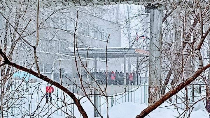 В Саратове эвакуируют 13 школ