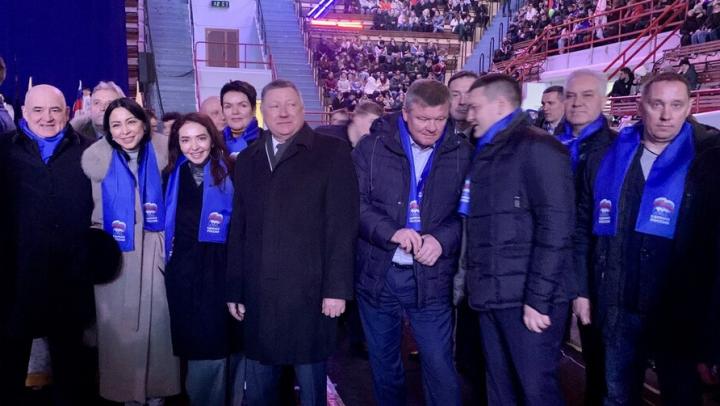 Депутаты областной Думы приняли участие в митинге-концерте, посвященном годовщине воссоединения Крыма с Россией  