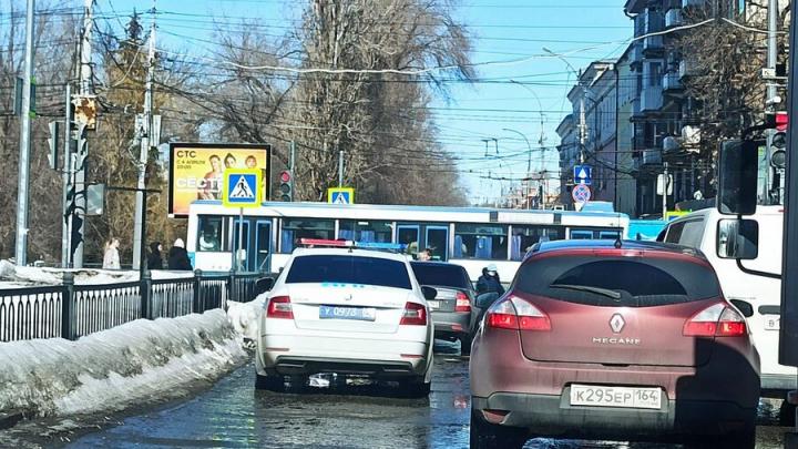 В центре Саратова собирается пробка из-за ДТП