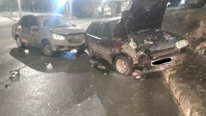 Двое водителей попали в больницу после ДТП на Московском шоссе