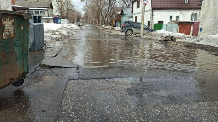 Частные дома в Волжском районе заливает канализацией