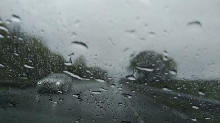Дождь с ветром в Саратове