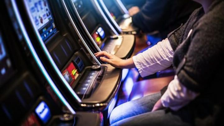 В Энгельсе будут судить членов ОПГ, организовавших подпольное казино на платформе австрийской компании