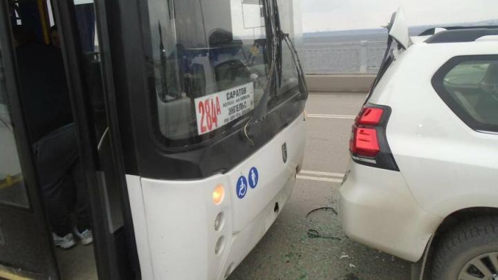 В ДТП на Саратовском мосту пострадала молодая пассажирка автобуса