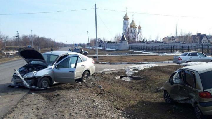 Три человека попали в больницу после ДТП в Алексеевке