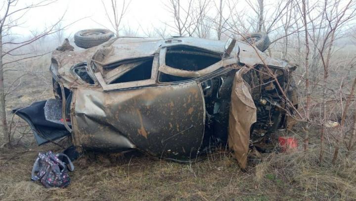 В утренней аварии под Ершовом погибли водитель и пассажирка