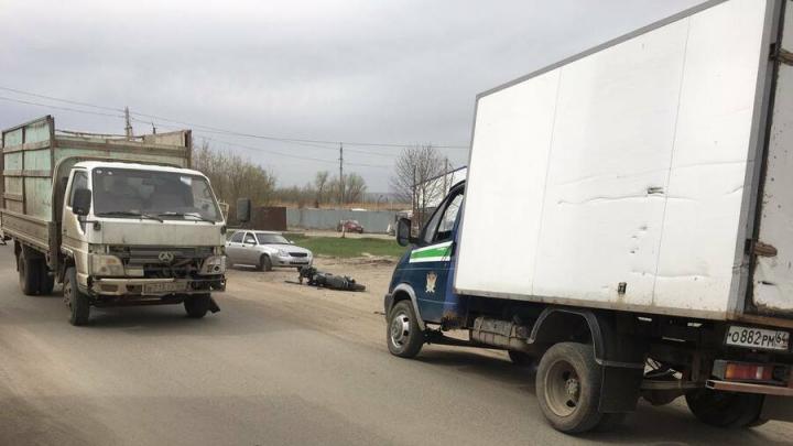 На Сокурском тракте мотоциклист столкнулся с грузовиком