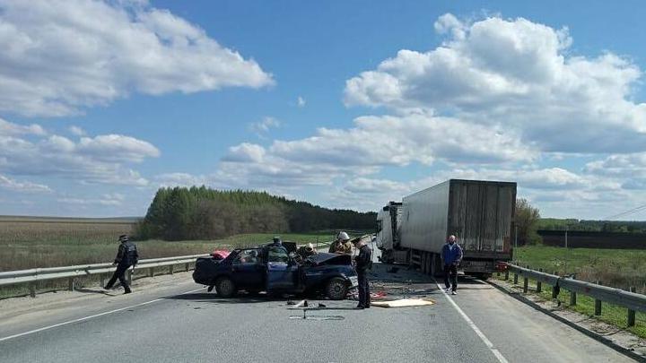 На саратовской трассе погиб водитель 