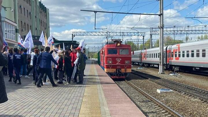 Из Саратова отправили поезд с 95 тоннами гуманитарной помощи для Донбасса