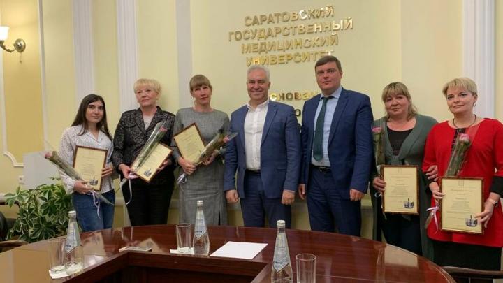 Депутаты областной Думы наградили медицинских сестёр и поздравили их с профессиональным праздником 