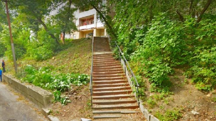 Во Фрунзенском районе Саратова отремонтируют три лестницы