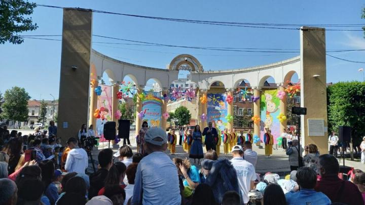 В Энгельсе проходят торжества в честь Дня защиты детей