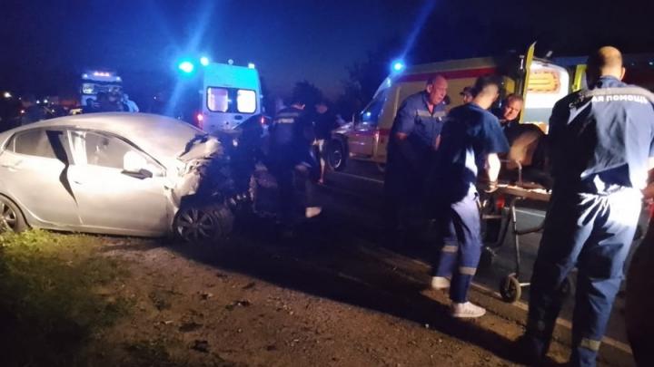 Трое погибли в автокатастрофе в Татищевском районе, еще трое в больнице