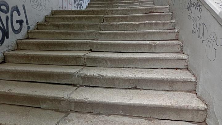 В Ленинском районе Саратова отремонтируют четыре лестницы