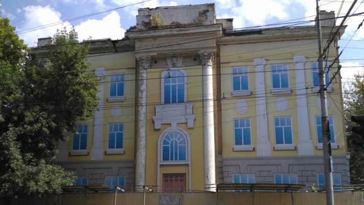 Саратовский институт "Микроб" заказывает капремонт бывшей 99-й школы на Университетской