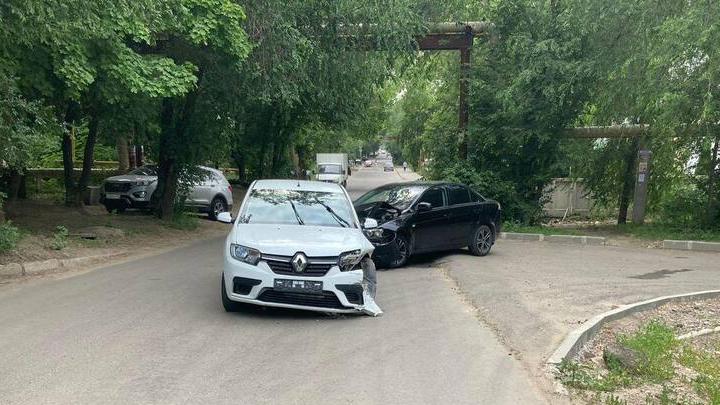 Автоледи попала в больницу после ДТП на Рижской в Саратове