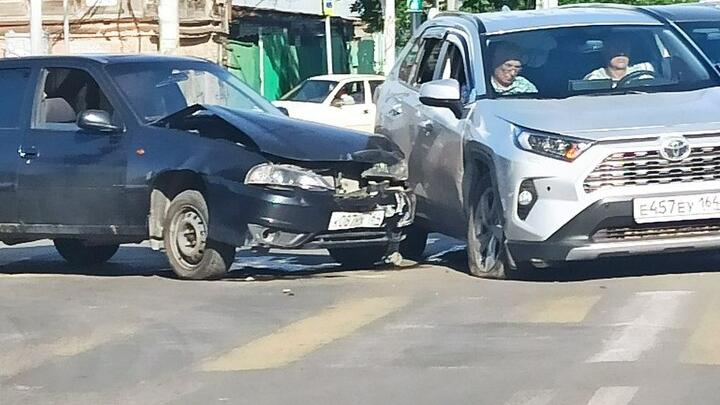 Авария на Соколовой создала пробку из машин