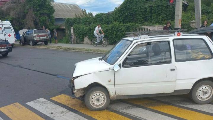 В Балакове столкнулись "Ока" и "одиннадцатая": пожилая пассажирка в больнице