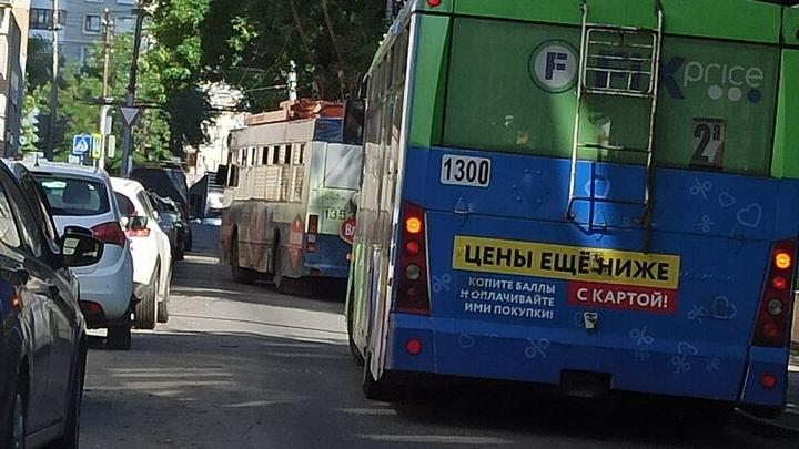 Троллейбусы блокировали Обуховский переулок