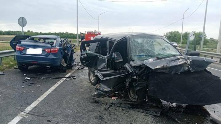 В автокатастрофе в Вольском районе погиб водитель "Весты"