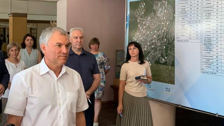 Антонов призвал власти на местах ответственно подходить к реализации инициативы Володина по ремонту тротуаров 