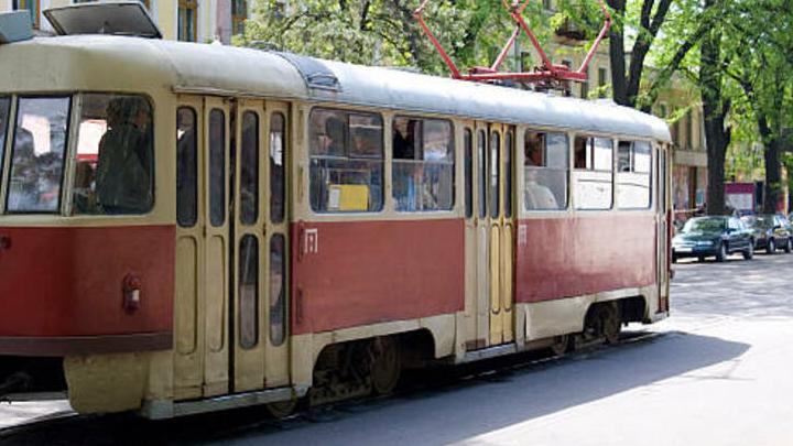 Сломанный вагон прервал движение четырех трамвайных маршрутов