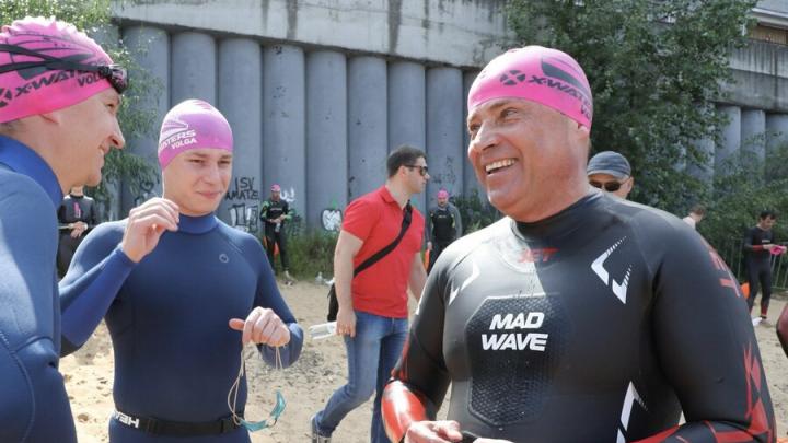 Игорь Комаров проплыл 5 км в рамках международной плавательной серии Х-Waters Volga 2022