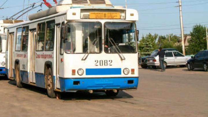 В Саратове из-за аварии остановилось два троллейбусных маршрута
