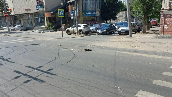 В Саратове начала разрушаться дорога после капитального ремонта