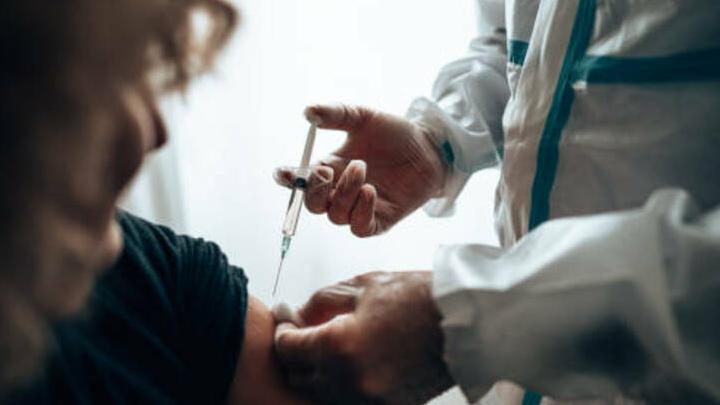 В восьми ТЦ Саратовской области можно сделать прививку от ковида