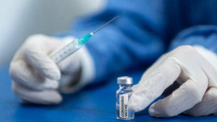 Минздрав продлил срок годности вакцины «Спутник V»