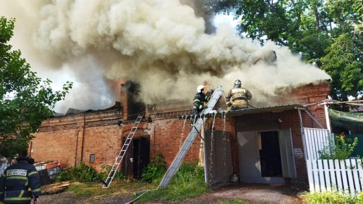 Бывший колокольный завод горит в Саратове 