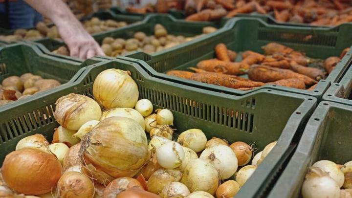 Овощи снова снизились в цене в Саратовской области, подорожали сметана, печенье и рис