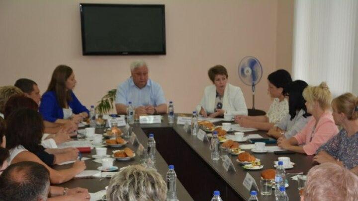 Дмитрий Плеханов провел деловой завтрак с советом  руководителей энгельсских школ
