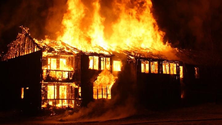 Ночью два дома сгорели в Хвалынске