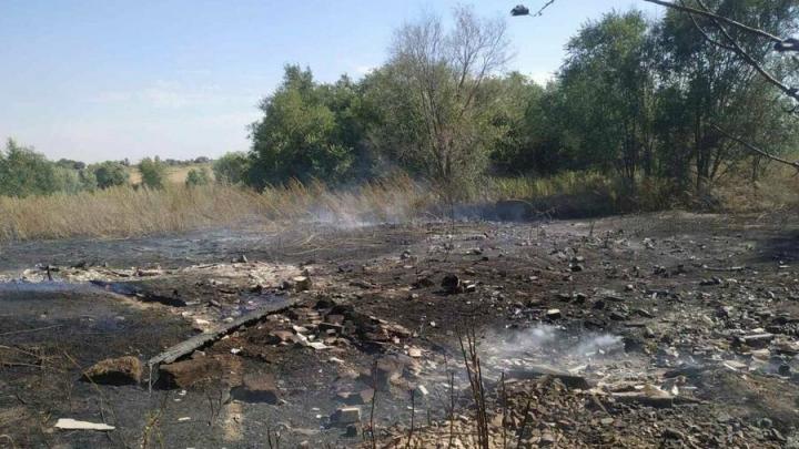 В двух районах Саратовской области с возгорания травы начались пожары