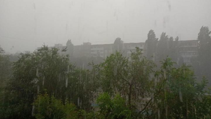 Пасмурный и дождливый день в Саратове