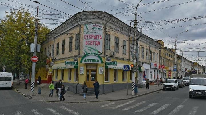 На Московской в Саратове троллейбус сбил женщину