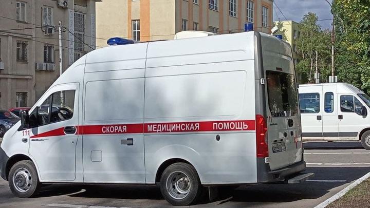 В Петровске столкнулись "КамАЗ" с легковушкой: пострадала пожилая женщина