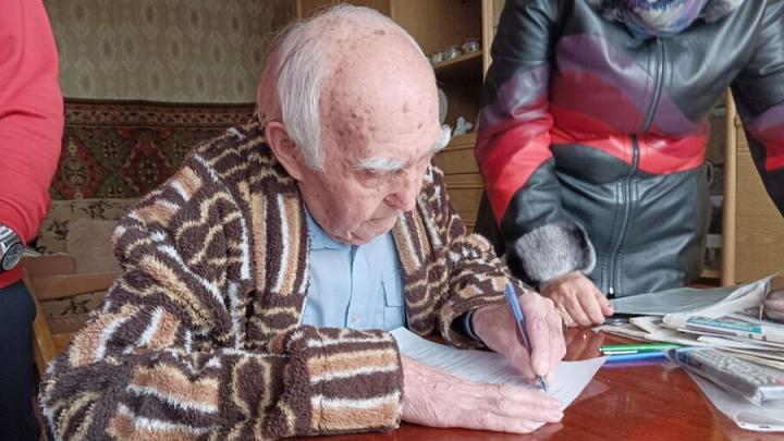 В Энгельсе в выборах принял участие 92-летний ветеран труда