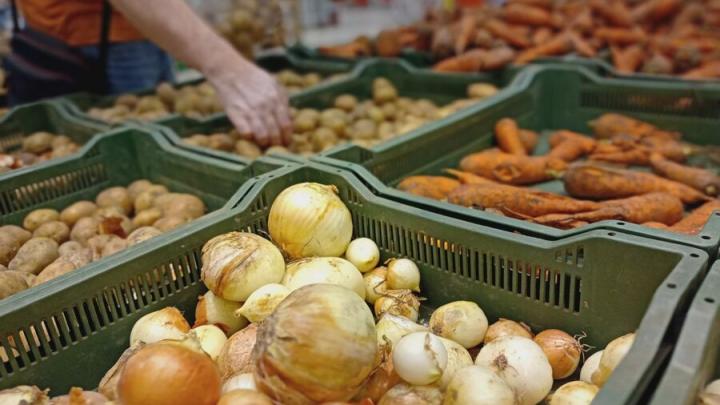 Стоимость продуктовой корзины в Саратовской области снизилась на 304 рубля