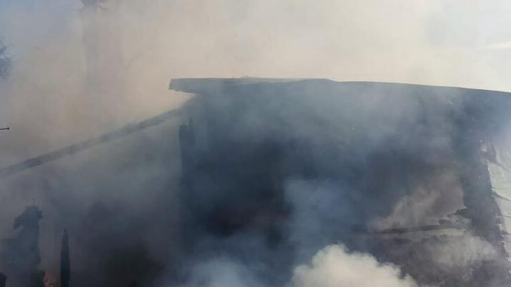 Бомжи подожгли сарай в Ленинском районе Саратова