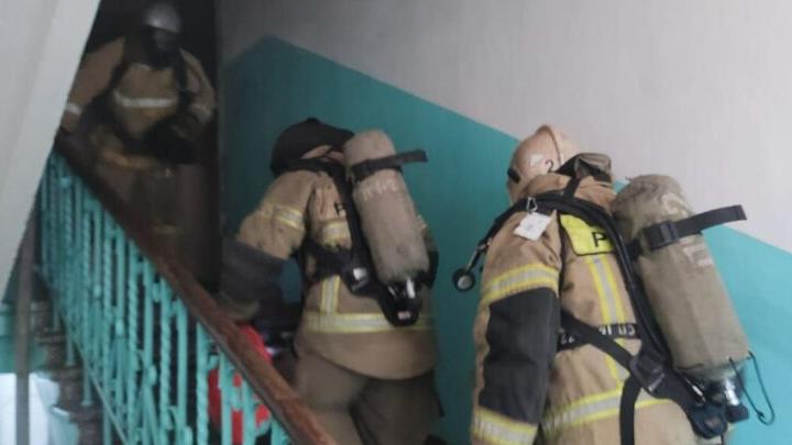 В Энгельсе горела однокомнатная квартира: эвакуировали восемь человек