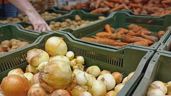 В Саратовской области взлетели цены на помидоры и "борщевой набор"