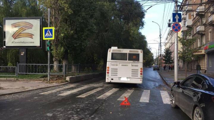 Автобус сбил женщину на Астраханской в Саратове