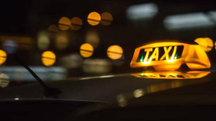 В Саратове водитель такси украл у слабовидящего клиента 12 тысяч рублей
