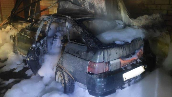 Ночью в Пугачеве "12-я" врезалась в остановку и загорелась: трое погибли