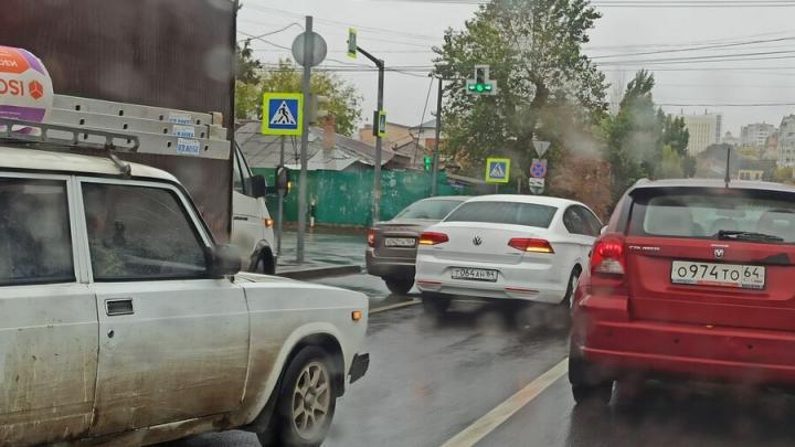Тройная авария в Кировском районе: в дождь встала вся Симбирская