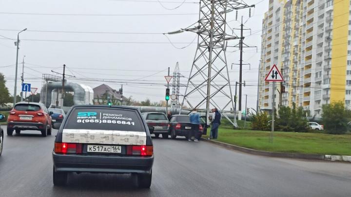 В Солнечном-2 тройная авария заблокировала Топольчанскую